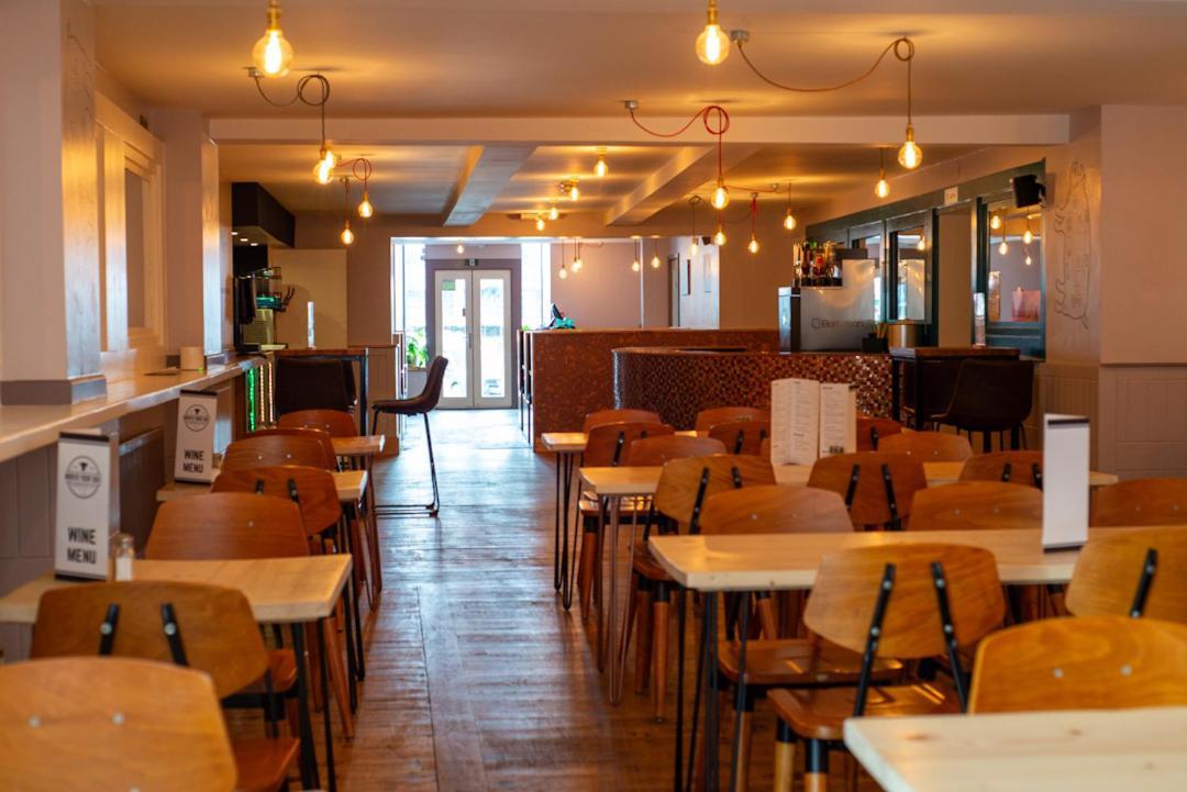 Hampton Hotel & Restaurant Лландриндод-Уэлс Экстерьер фото